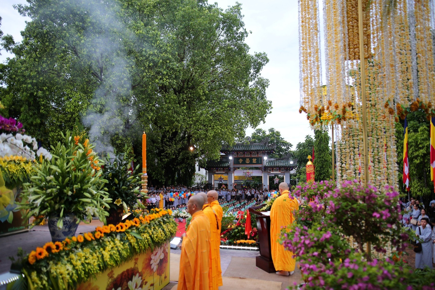 Trang nghiêm Đại lễ Phật đản ở Huế - 5