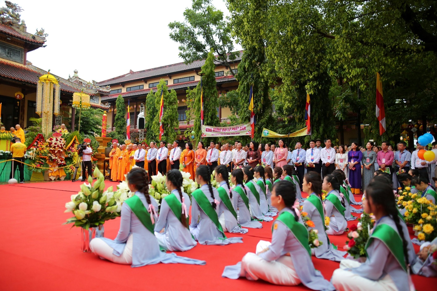 Trang nghiêm Đại lễ Phật đản ở Huế - 6