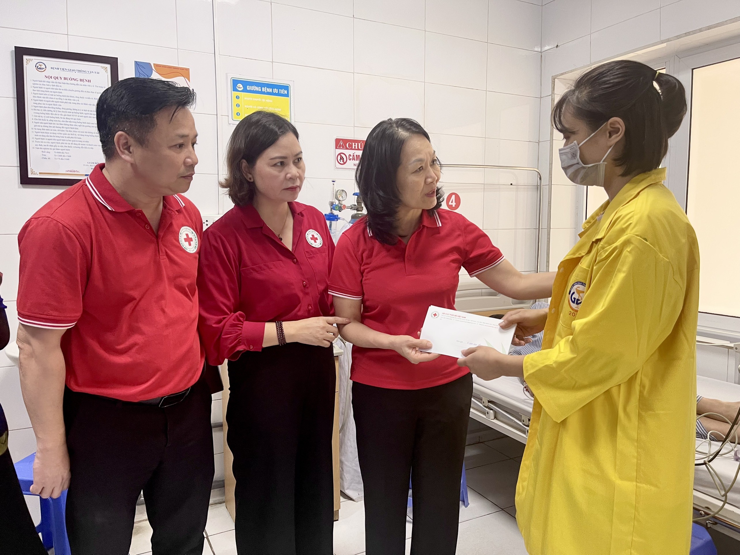Hội Chữ thập đỏ Việt Nam chia buồn với gia đình các nạn nhân vụ cháy nhà trọ tại Hà Nội - 1