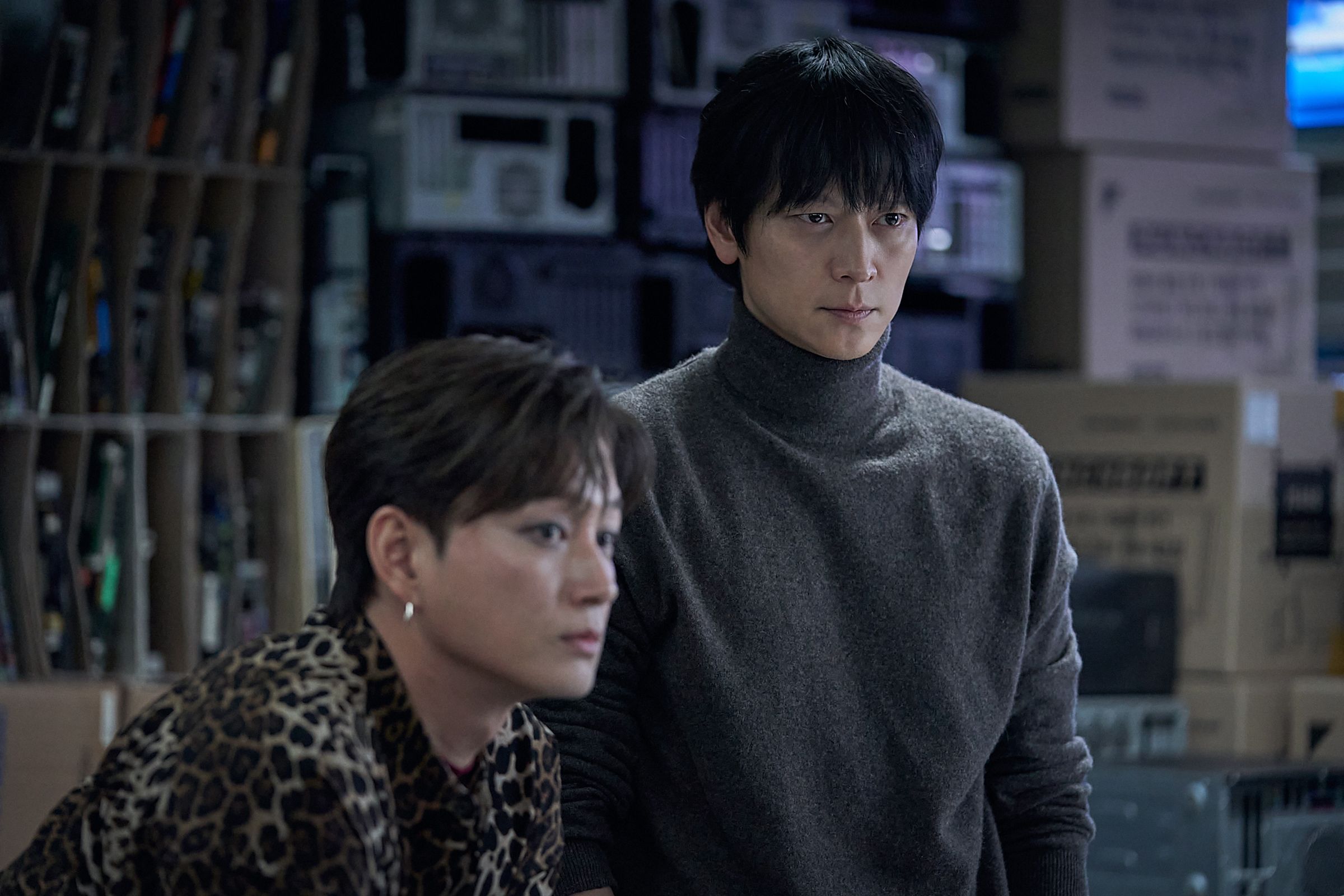 Lee Jong-suk xuất hiện với vai diễn đặc biệt, sát cánh cùng tài tử Gang Dong-won trong 'Bẫy nuốt mạng' - 1