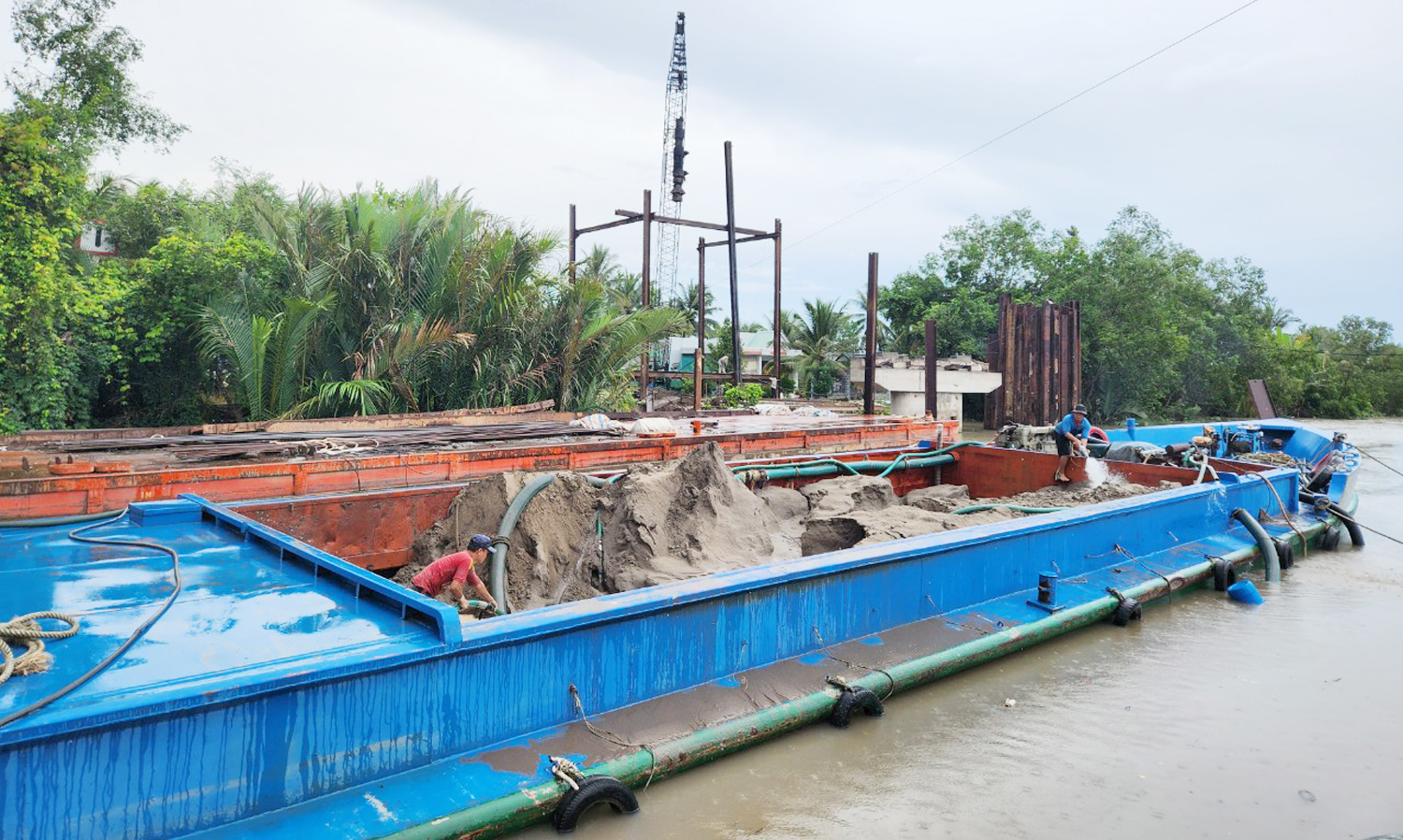 Tỉnh Sóc Trăng duyệt giấy phép đầu tiên cho khai thác cát sông - 1