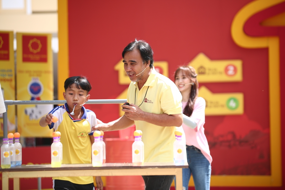 Biên đạo múa Quang Đăng và ca sĩ Jang Mi góp sức mang về giải thưởng 90 triệu cho trẻ em mồ côi - 2
