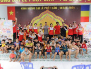 Mang nụ cười hạnh phúc đến với trẻ em mồ côi