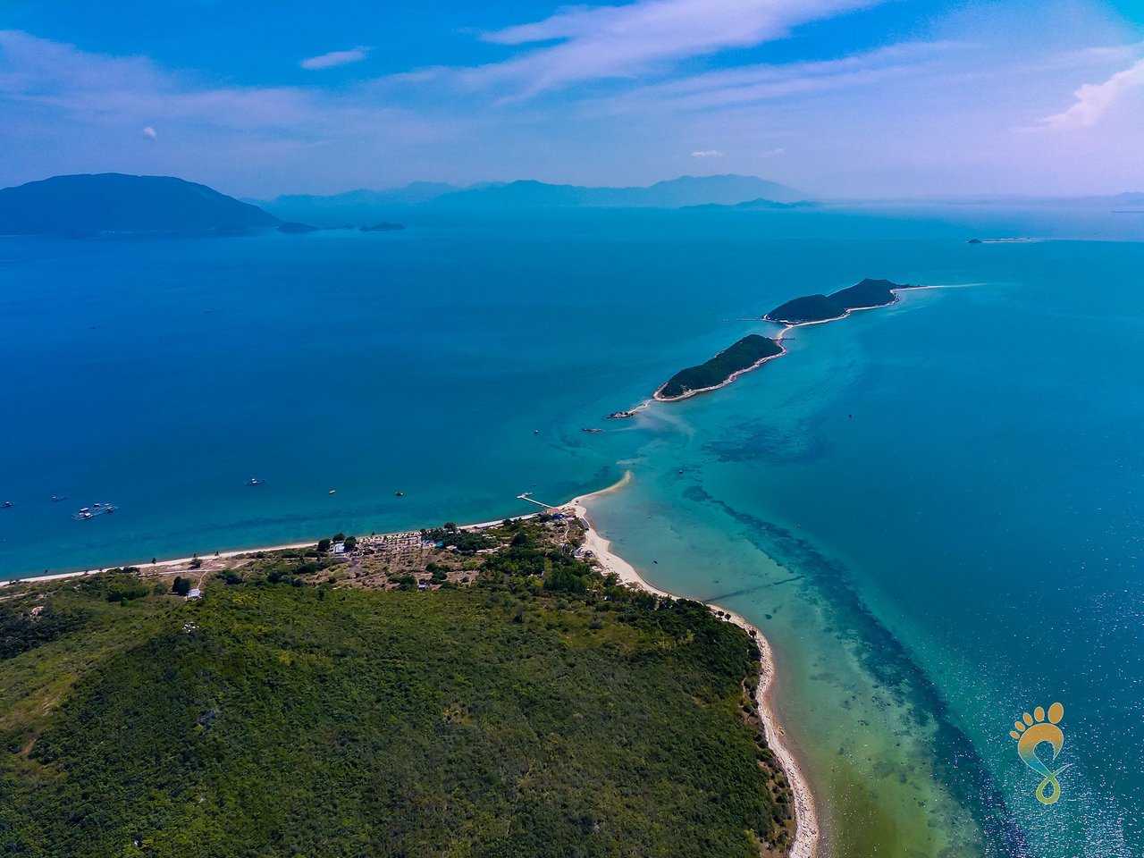 Đến Vịnh Vân Phong tắm biển trong xanh, khám phá thiên nhiên hoang sơ - 7