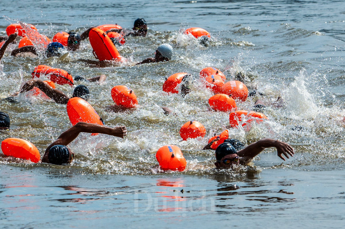 Gần 600 vận động viên hào hứng tham dự giải bơi và ván chèo vượt sông Sài Gòn - 7