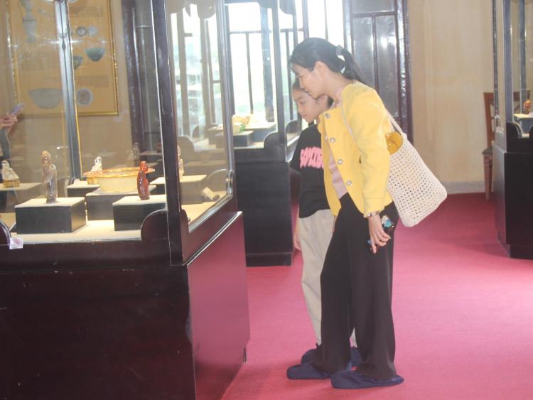 Du khách lần đầu tiên được chiêm ngắm hiện vật cung đình triều Nguyễn tại Đà Lạt