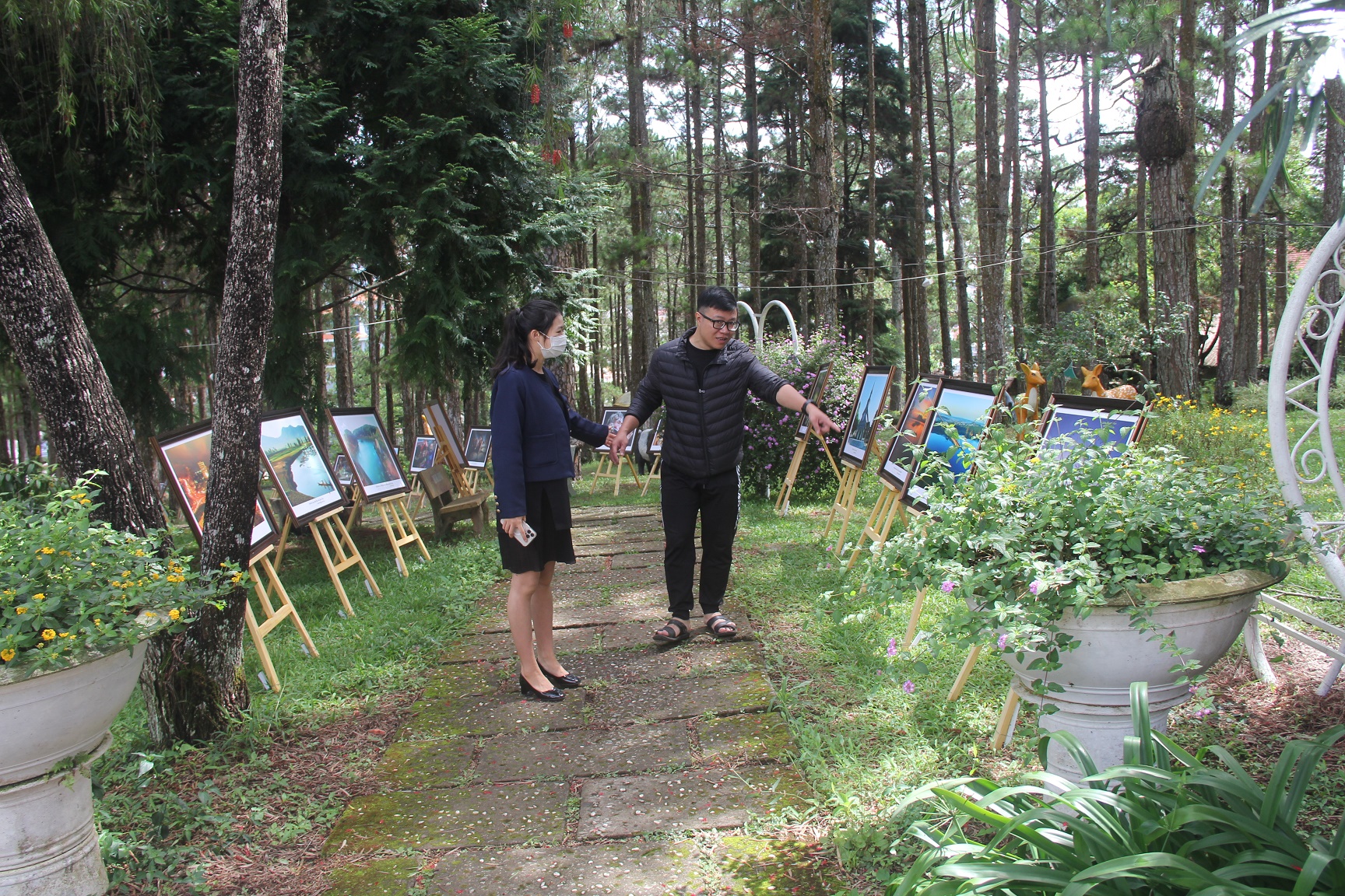 Du khách thích thú với triển lãm ảnh “Cao nguyên xanh” tại Đà Lạt - 6