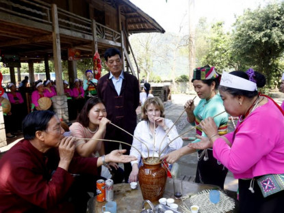 Chuyện hay - Du lịch cộng đồng - sinh kế mới bền vững cho người dân Ninh Bình