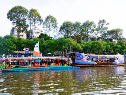 Lễ hội - Người dân TP.HCM tấp nập đi chợ nổi miền Tây trên kênh Nhiêu Lộc