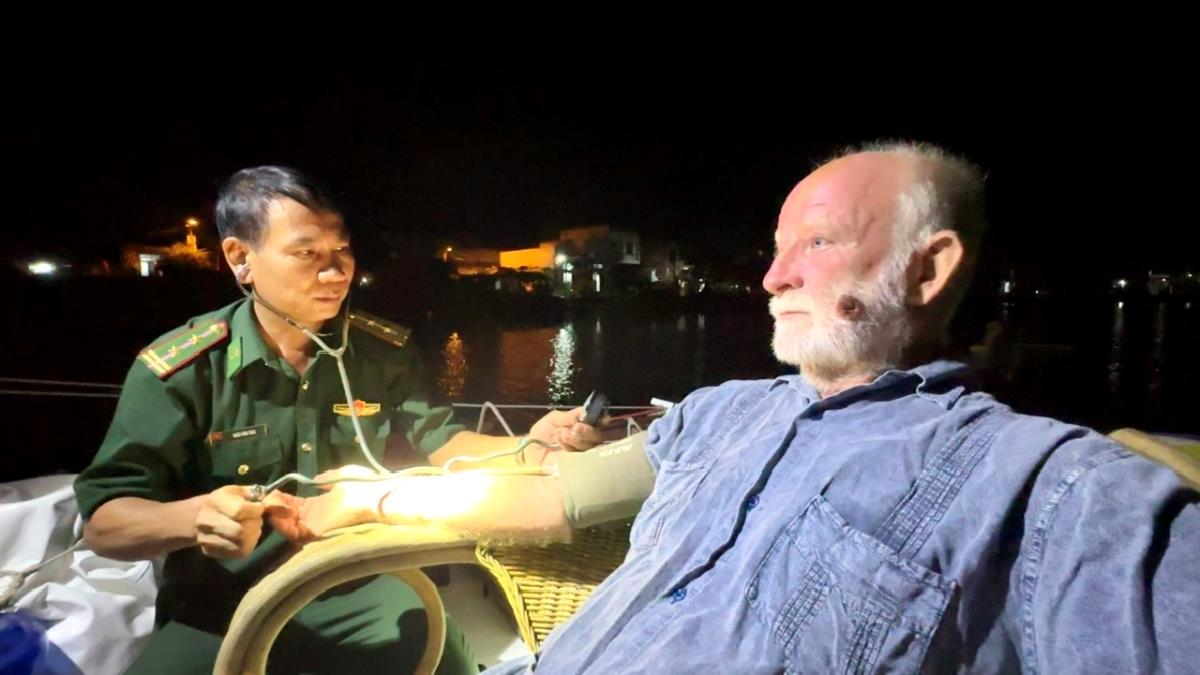 Du thuyền Mỹ của cụ ông 75 tuổi gặp nạn được ngư dân Việt Nam giải cứu - 2