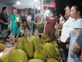 Nhộn nhịp tuần lễ trái cây 'Trên bến dưới thuyền'