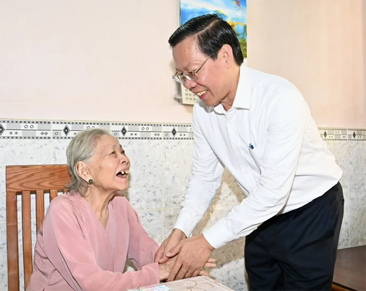 Chủ tịch UBND TPHCM Phan Văn Mãi mong người cao tuổi luôn là tấm gương cho thế hệ trẻ - 1