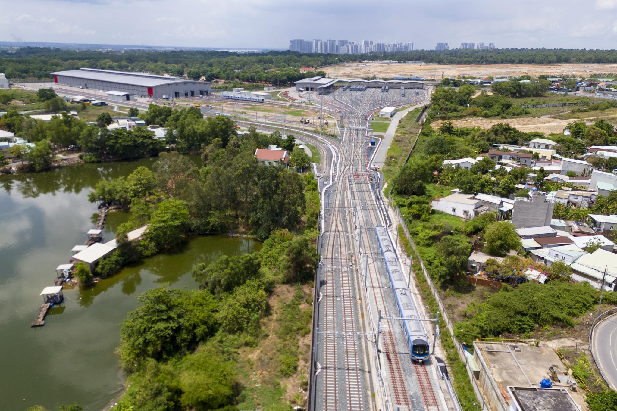 ben trong trung tam dieu khien 17 doan tau metro ben thanh - suoi tien - 1