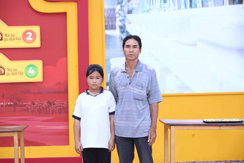 Nhói lòng bé gái mồ côi cha từ khi 2 tuổi, vài năm sau mẹ cũng qua đời, phải sống một mình trong căn nhà cũ kỹ - 2