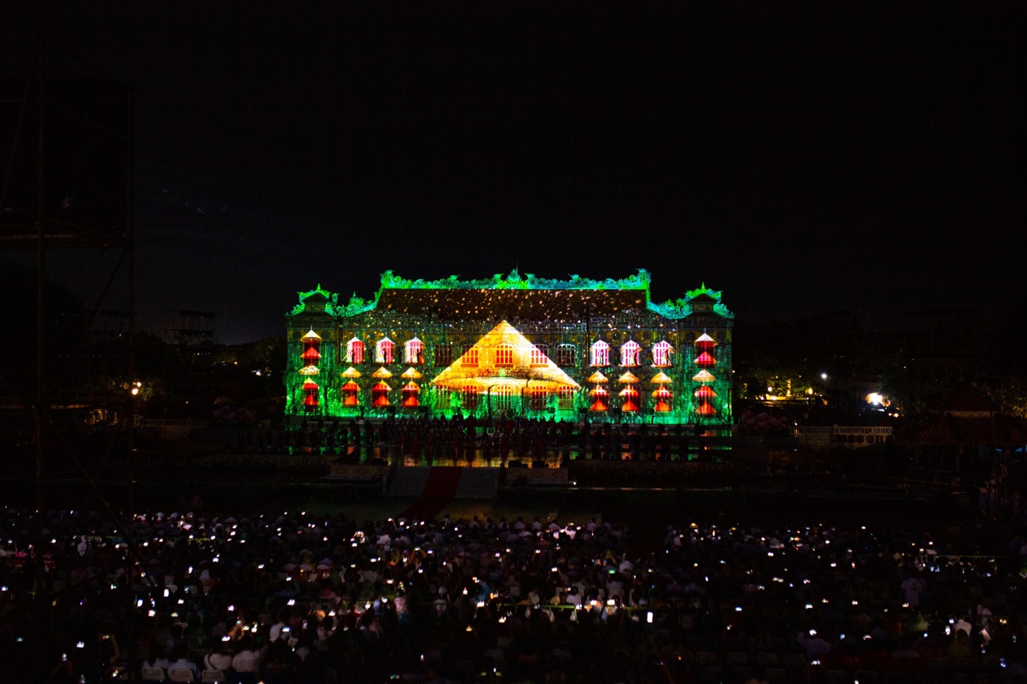Chiêm ngưỡng cung điện triệu đô lộng lẫy trong đêm khai mạc Tuần lễ Festival Huế - 15