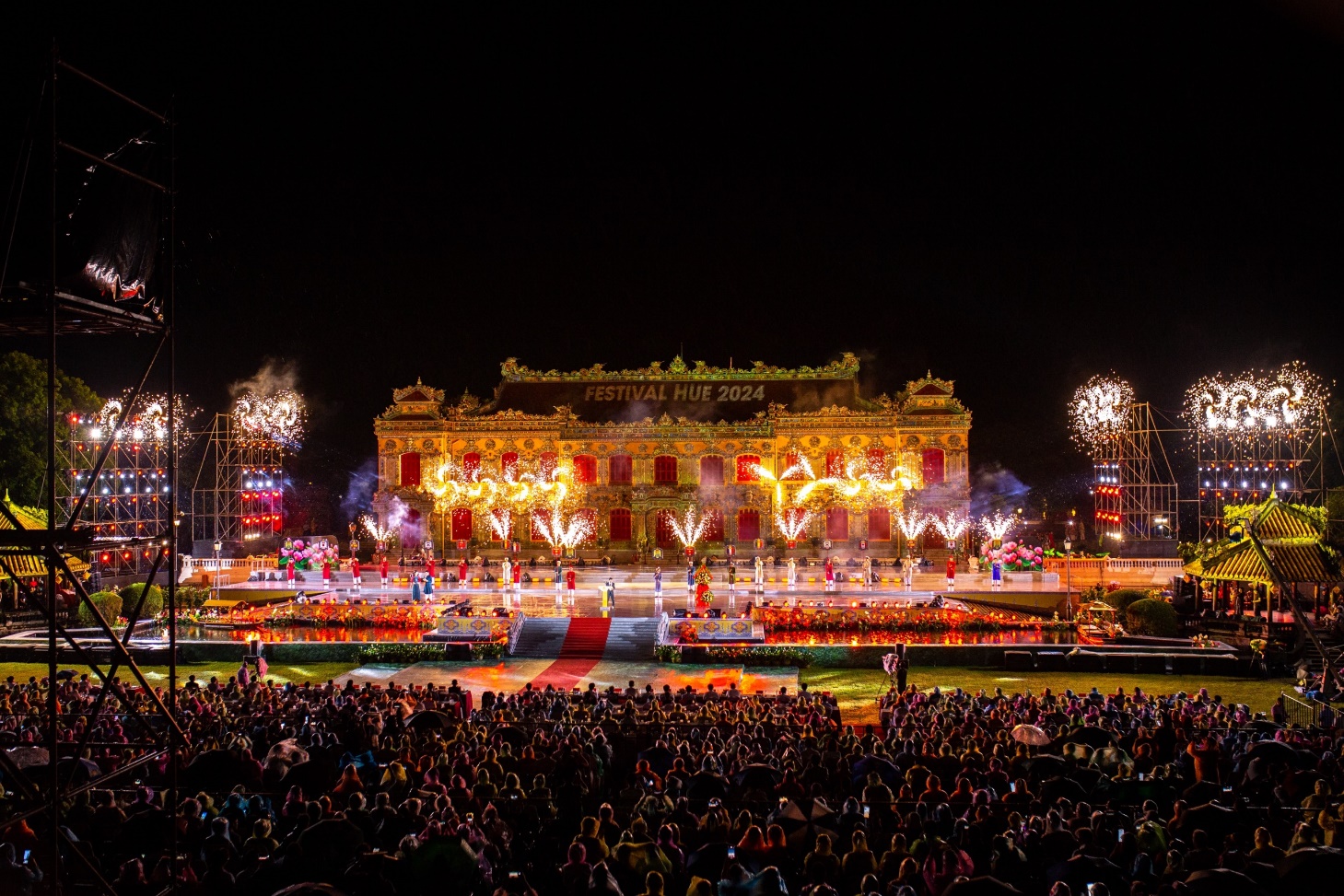 Chiêm ngưỡng cung điện triệu đô lộng lẫy trong đêm khai mạc Tuần lễ Festival Huế - 7