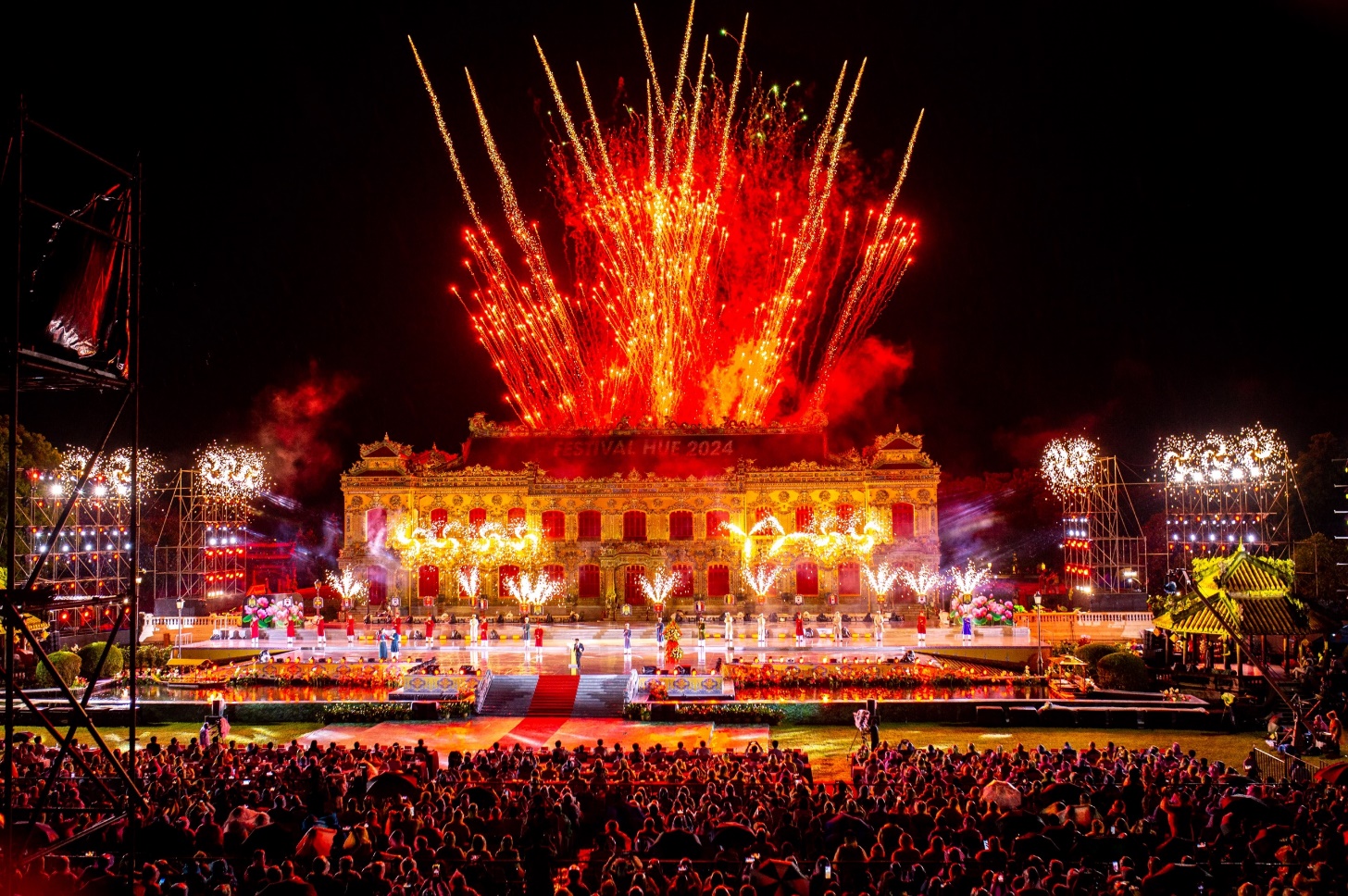 Chiêm ngưỡng cung điện triệu đô lộng lẫy trong đêm khai mạc Tuần lễ Festival Huế - 14