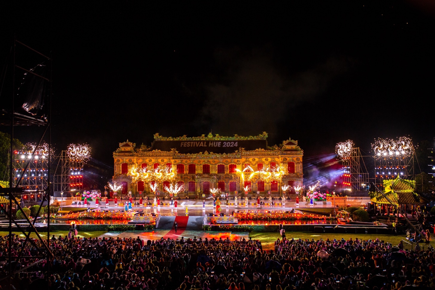 Chiêm ngưỡng cung điện triệu đô lộng lẫy trong đêm khai mạc Tuần lễ Festival Huế - 3