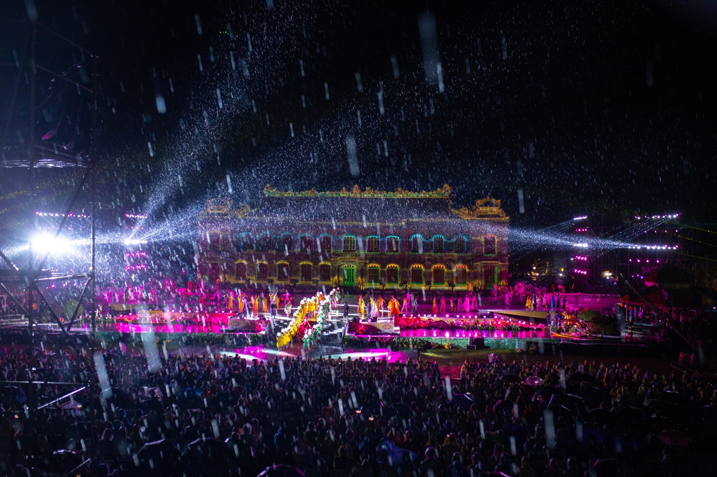 Chiêm ngưỡng cung điện triệu đô lộng lẫy trong đêm khai mạc Tuần lễ Festival Huế - 8