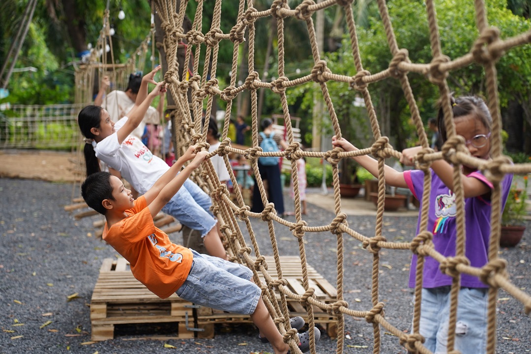 vao he, cong vien tai tp.hcm mo khu tro choi van dong mien phi cho tre em - 16