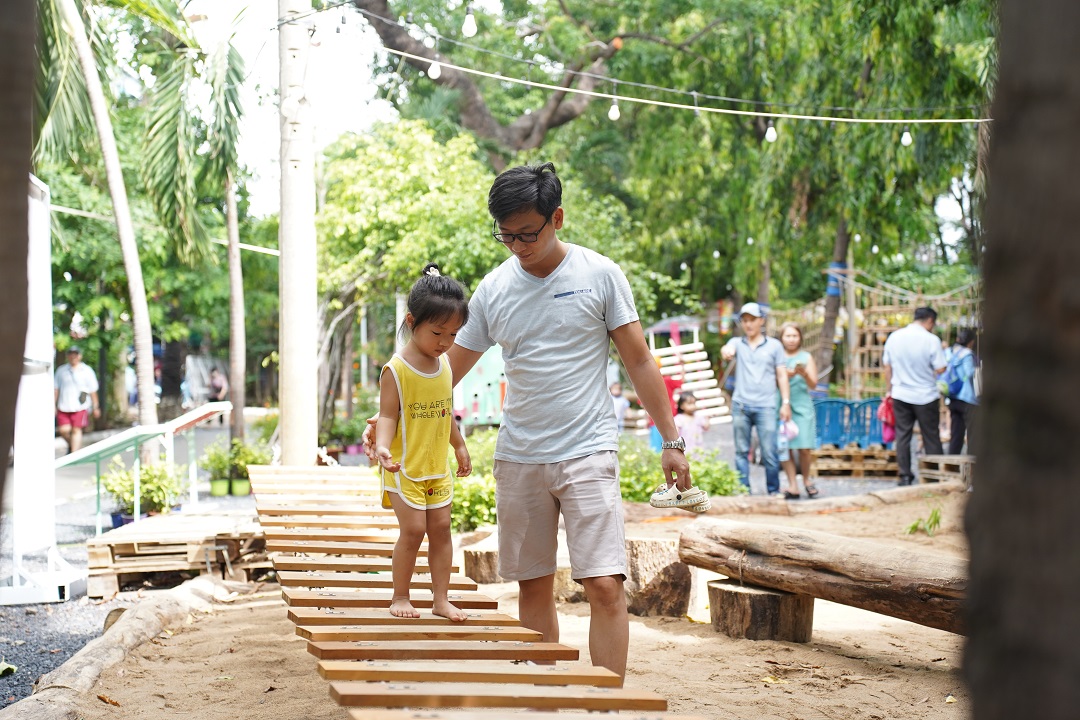 vao he, cong vien tai tp.hcm mo khu tro choi van dong mien phi cho tre em - 5