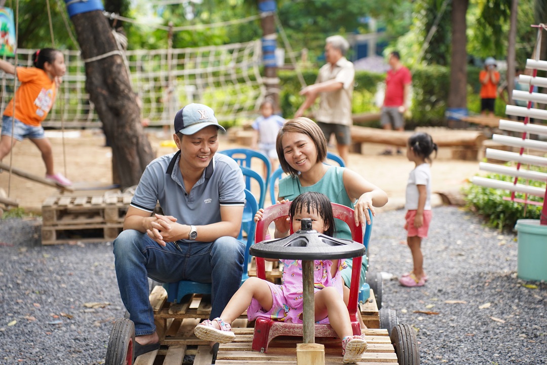 vao he, cong vien tai tp.hcm mo khu tro choi van dong mien phi cho tre em - 2