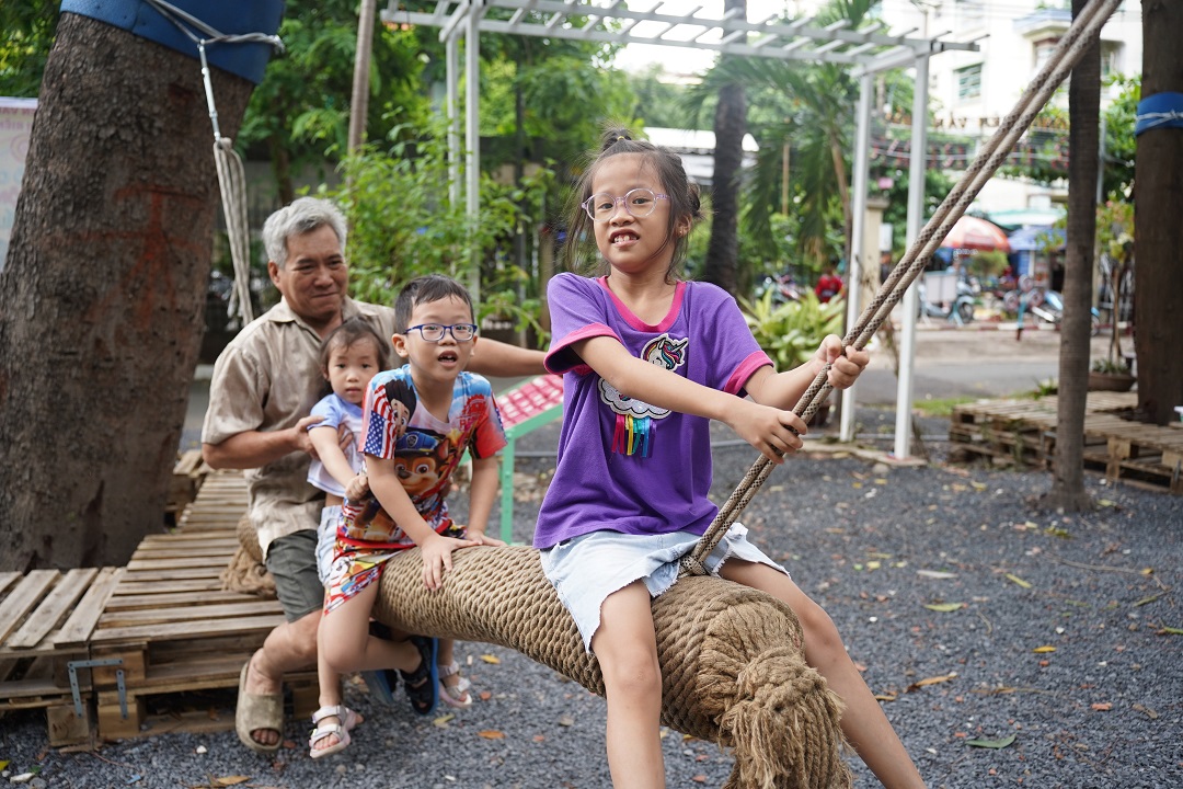 vao he, cong vien tai tp.hcm mo khu tro choi van dong mien phi cho tre em - 14