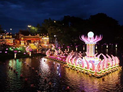 Lễ hội - Sông Hương lung linh với đêm hội Hoa đăng