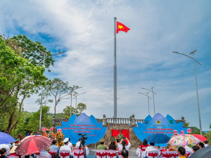 Chuyển động - Khánh thành cột cờ Tổ quốc trên đảo Thanh Lân