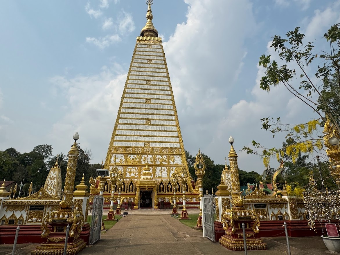 3 ngôi chùa nên ghé thăm khi đến Ubon Ratchathani, Thái Lan - 1