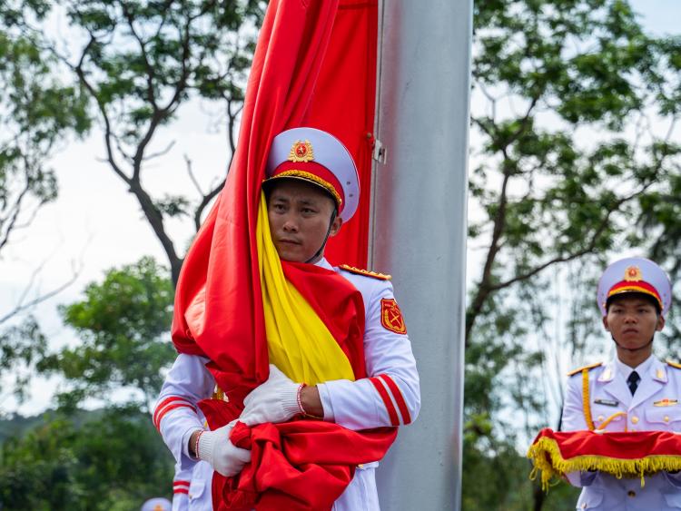 Thiêng liêng Lễ thượng cờ trên đảo Thanh Lân