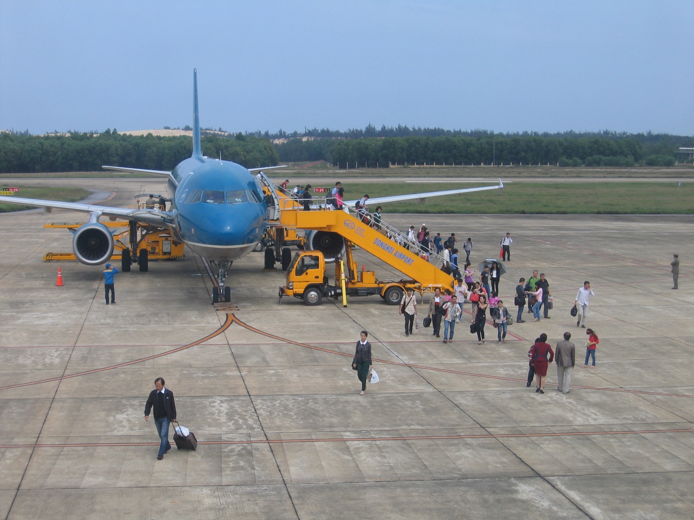 Tăng đường bay Hà Nội - Quảng Bình phục vụ du khách dịp hè - 1