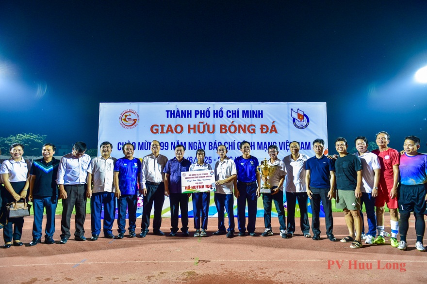Mưa bàn thắng trận hòa 4-4 giữa đội Cán bộ công chức TP.HCM và Hội Nhà báo - 18