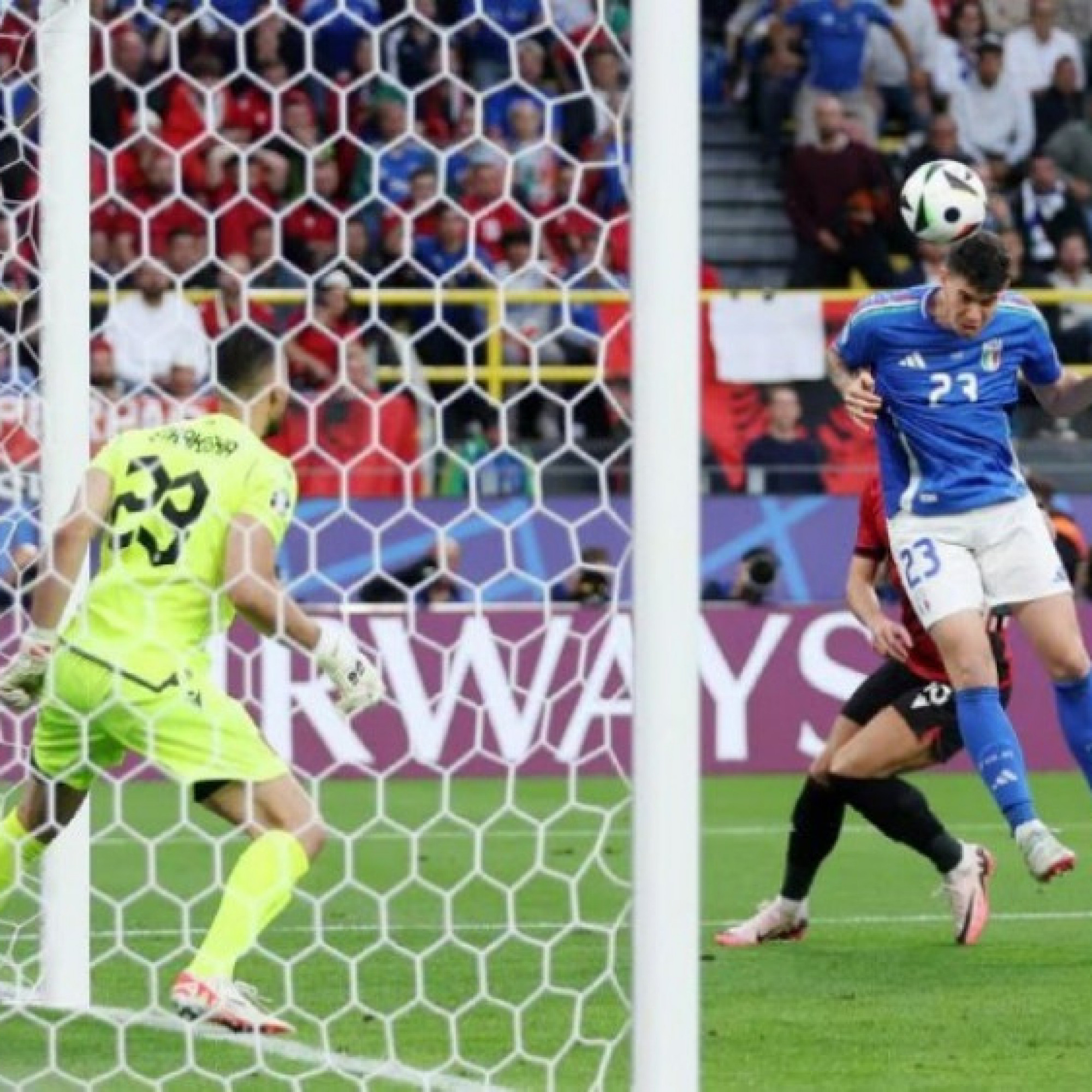  - Trực tiếp bóng đá Italia - Albania: Miệt mài tìm bàn thắng tiếp theo (EURO)