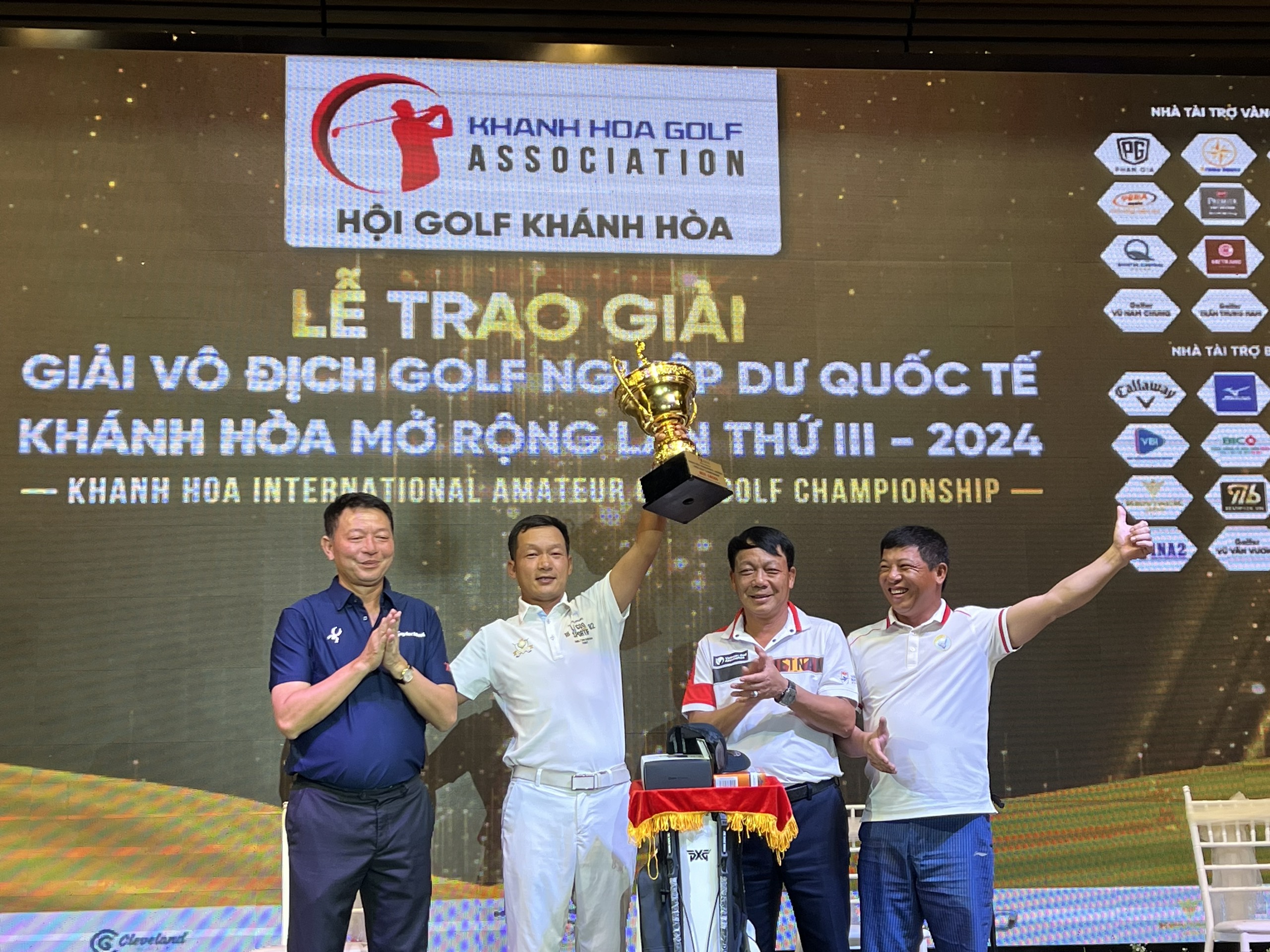 Đánh bại hơn 200 golfer, Âu Văn Sơn vô địch giải golf Khánh Hòa - 1