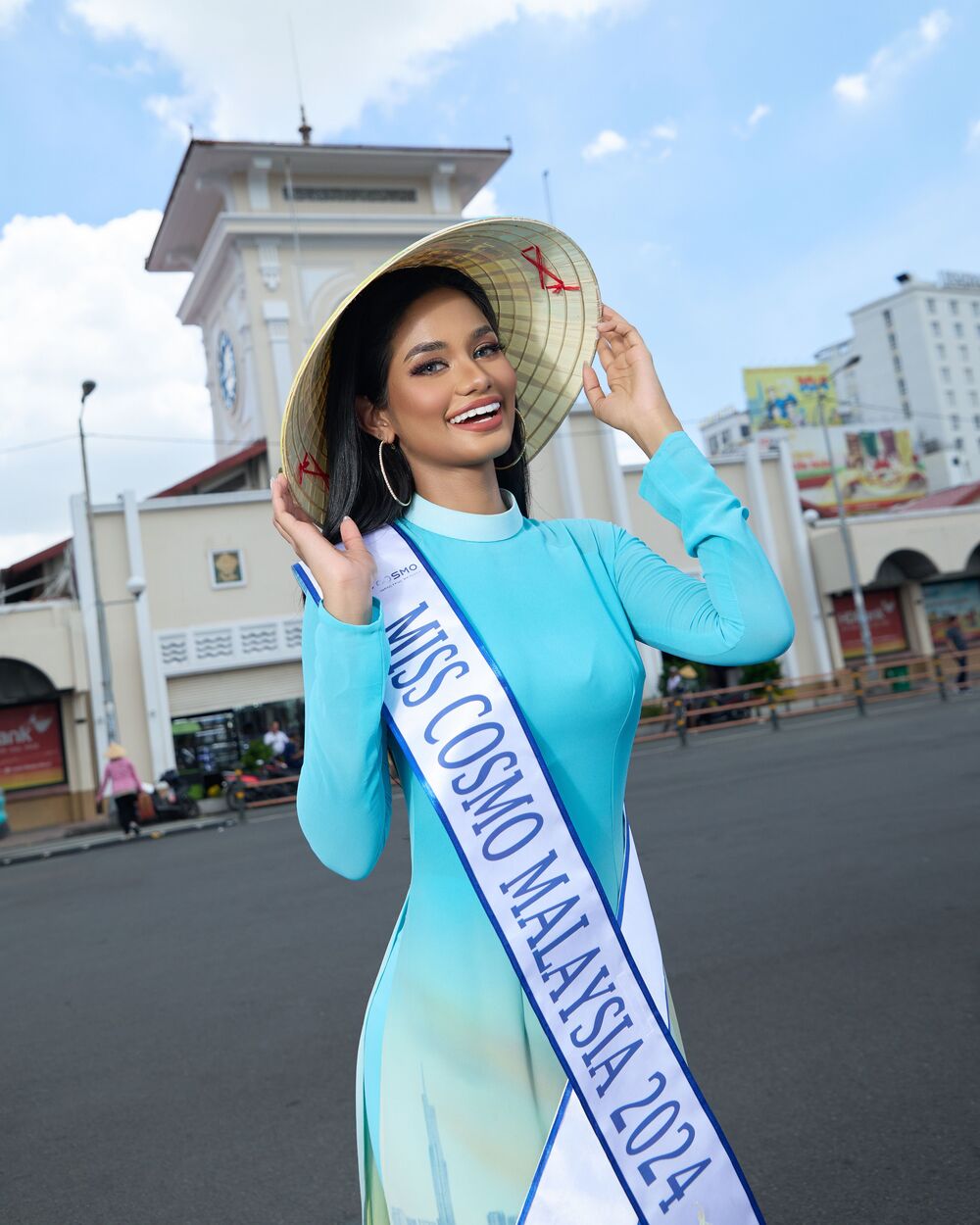 Dàn thí sinh Miss Cosmo 2024 cùng Hoa hậu Bùi Xuân Hạnh diện áo dài, khám phá Sài Gòn - 5