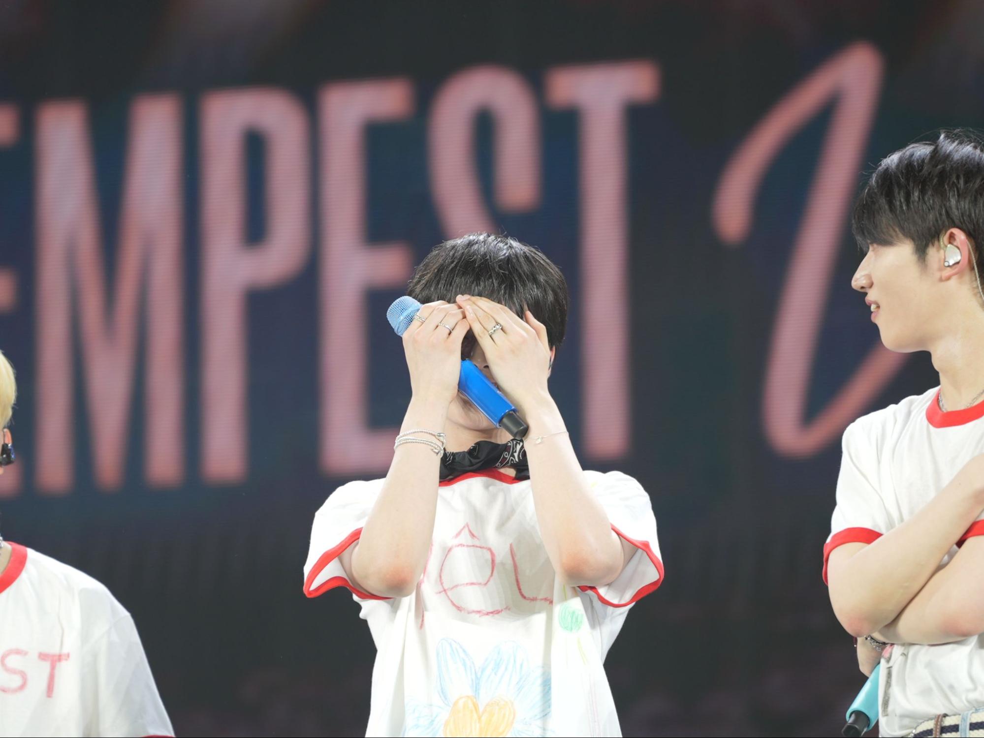 “Dàn đồng ca" 4000 khán giả TP.HCM nức lòng cùng Tempest tại Live concert đầu tiên - 4