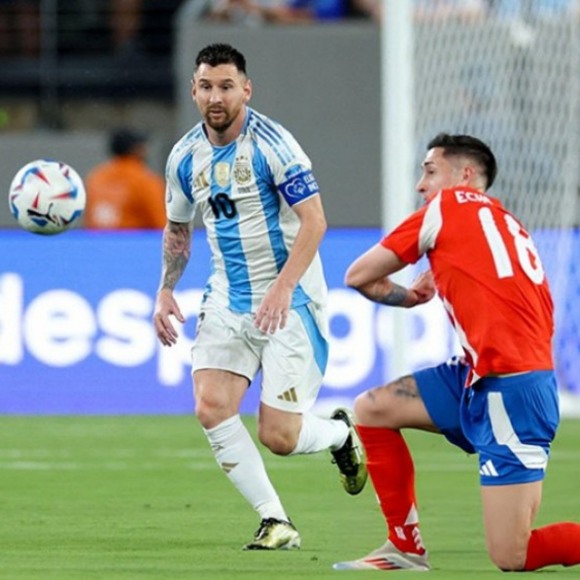  - Video bóng đá Chile - Argentina: Messi hụt siêu phẩm, đối thủ cứng đầu (Copa America)