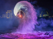 Show nghệ thuật kết hợp trình diễn pháo hoa hấp dẫn du khách đến Đà Nẵng