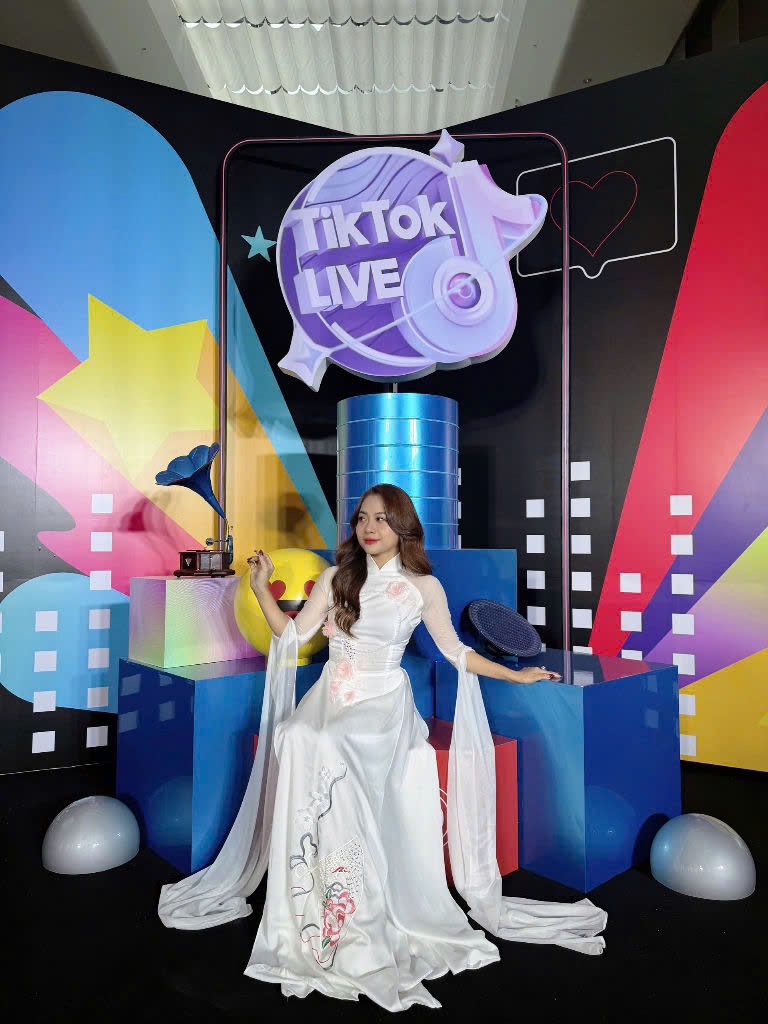 Hát live trên mạng xã hội: Khó khăn bủa vây với những người trẻ - 2