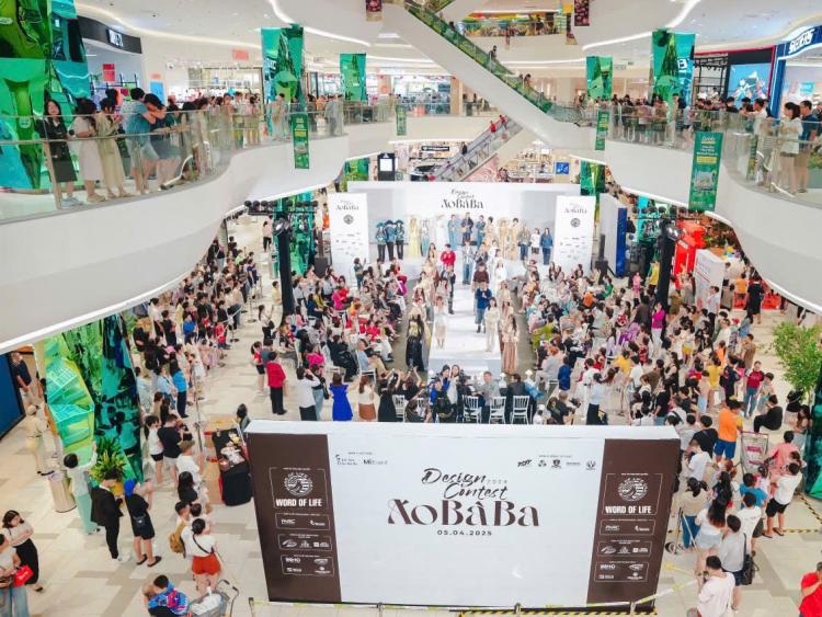 Sinh viên thử sức với cuộc thi thiết kế áo bà ba đầu tiên tại Việt Nam