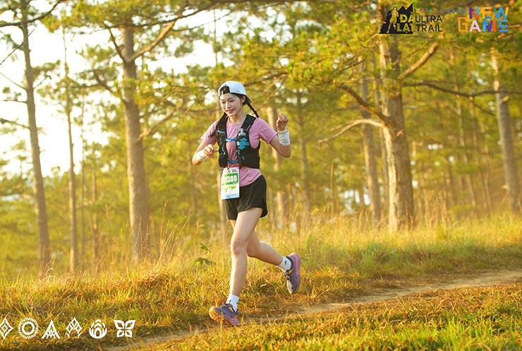 Hot girl Vy Phan chạy giữa “rừng” runner nam, Thu Hiền 1 tháng dự 3 giải từ Bắc vào Nam - 7