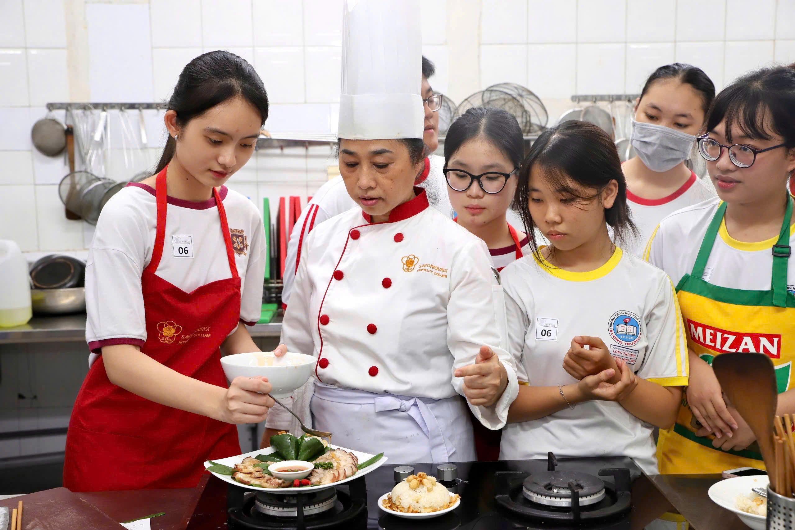 Khởi động Hội thi 'Đầu bếp trẻ' lần thứ X năm 2024-2025 - 1
