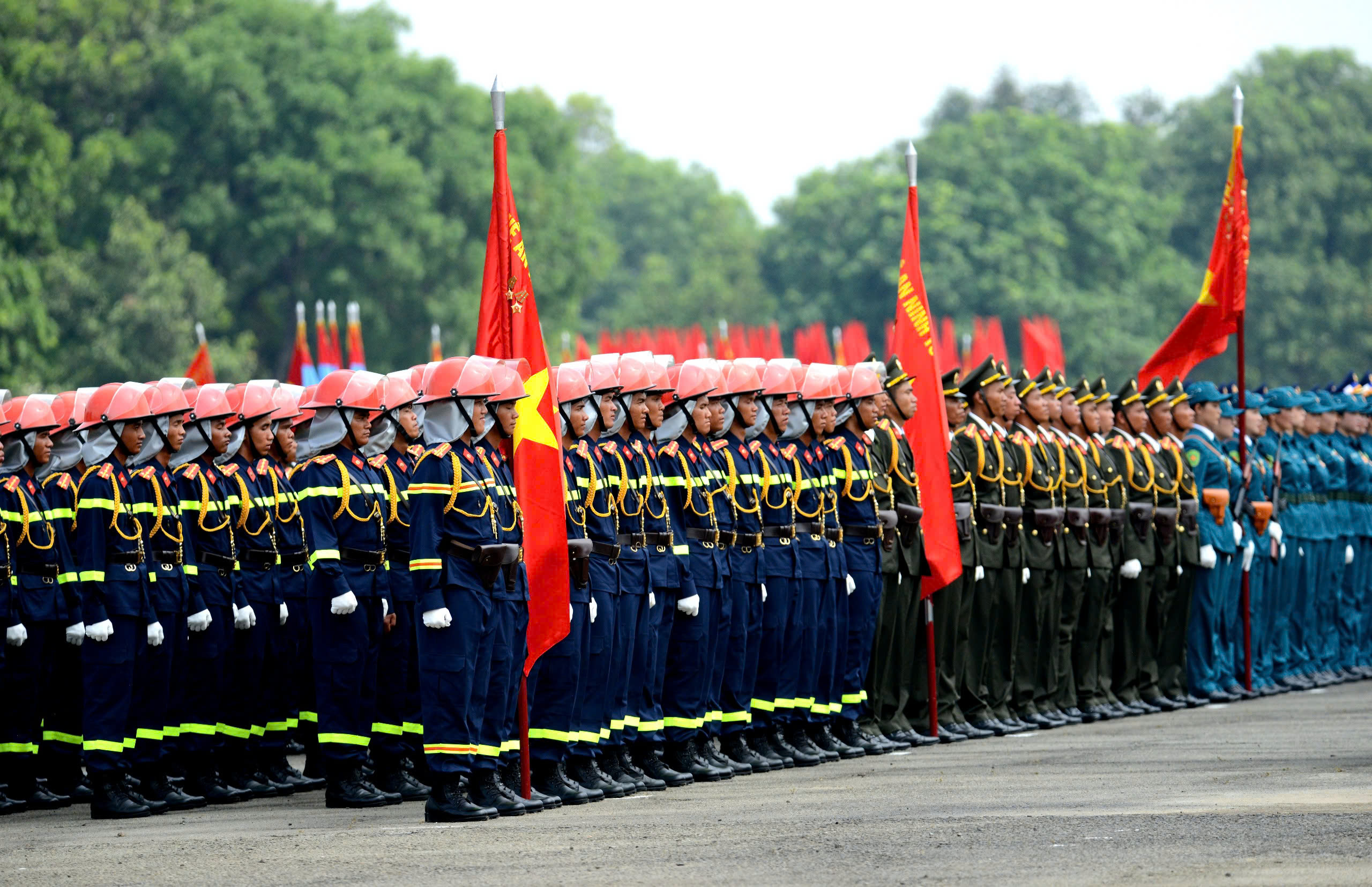 Tổng hợp luyện diễu binh kỷ niệm 50 năm Ngày Giải phóng miền nam, thống nhất đất nước - 2