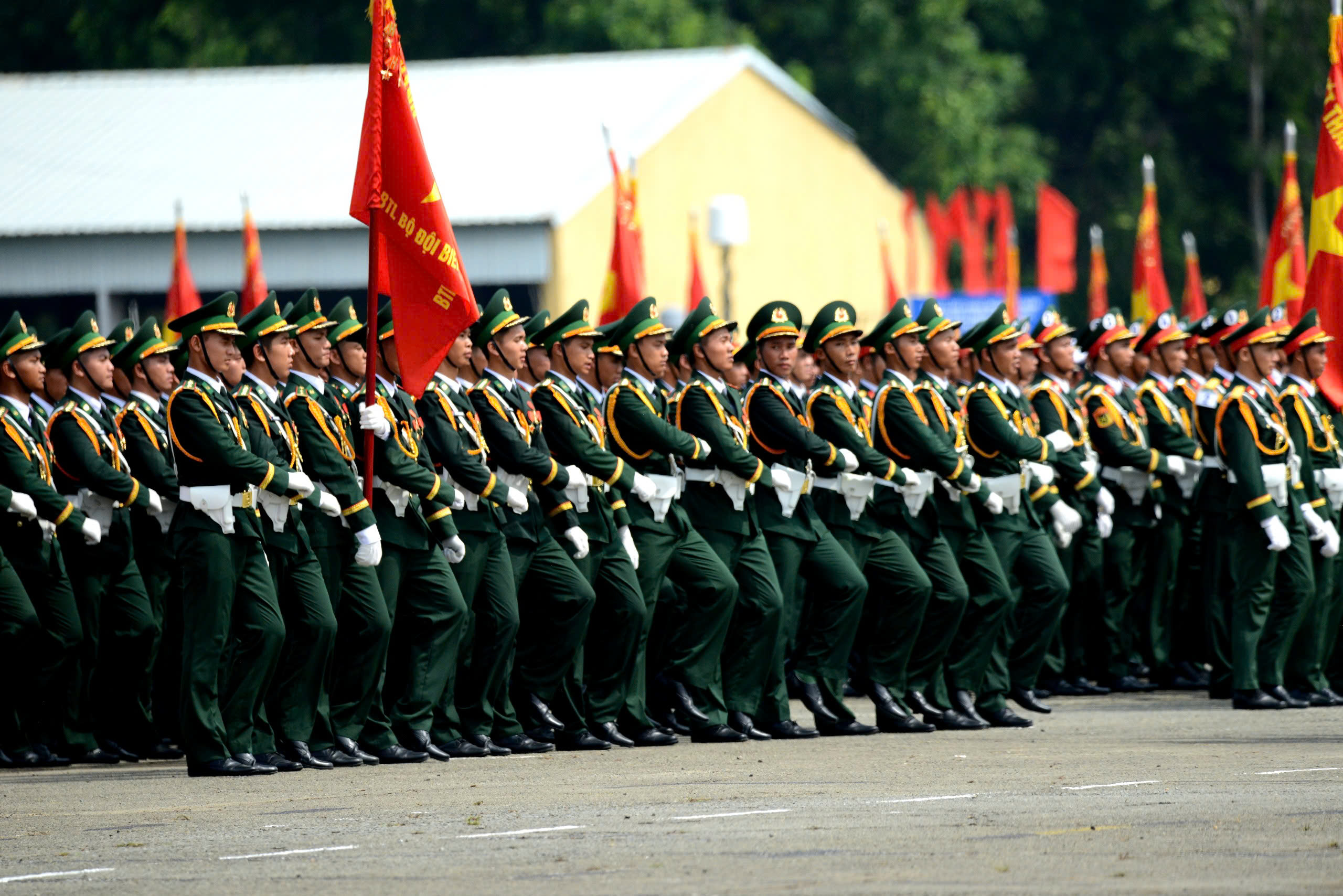 Tổng hợp luyện diễu binh kỷ niệm 50 năm Ngày Giải phóng miền nam, thống nhất đất nước - 5