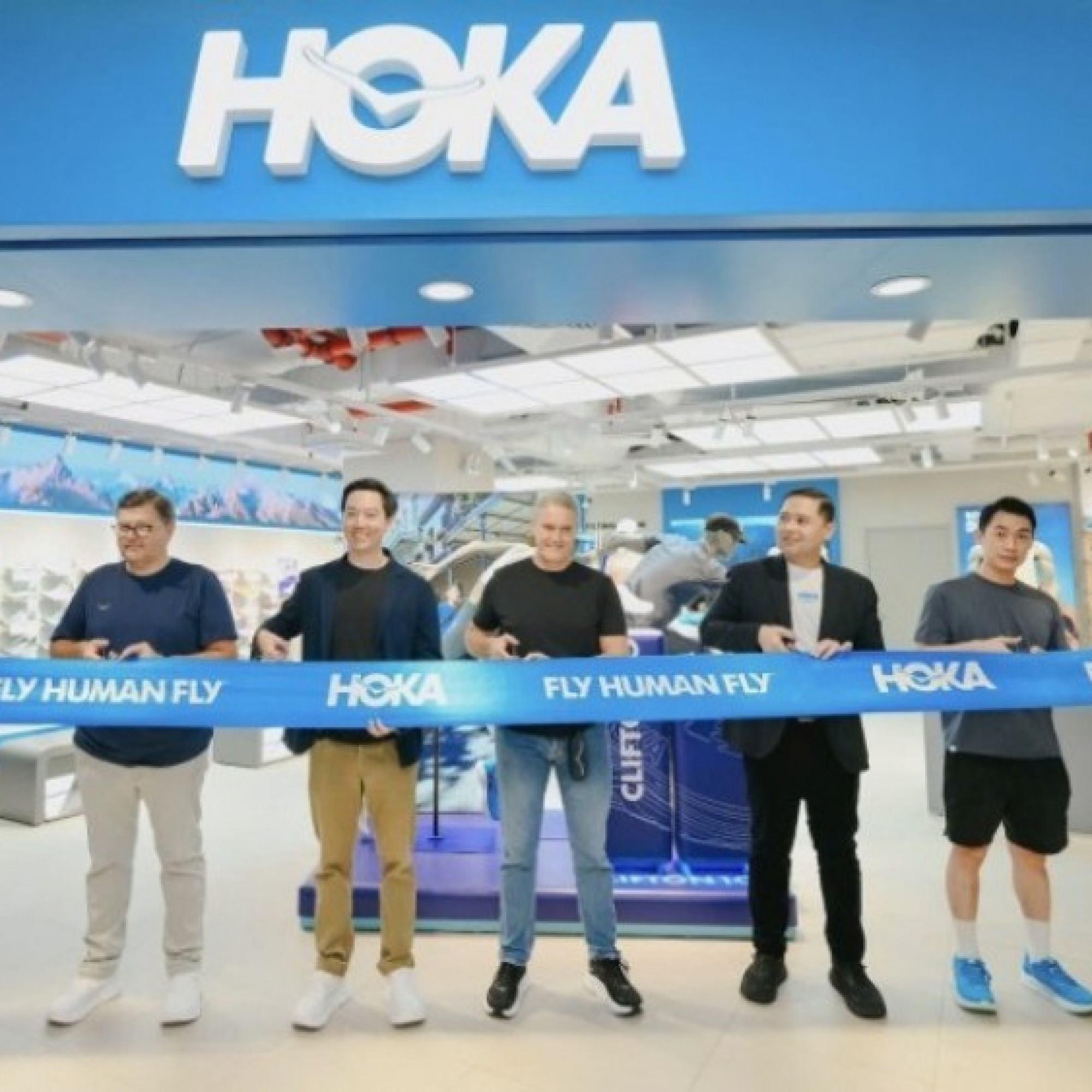 Giải trí - Hoka chính thức khai trương cửa hàng đầu tiên tại Việt Nam ở Saigon Centre, TP. Hồ Chí Minh