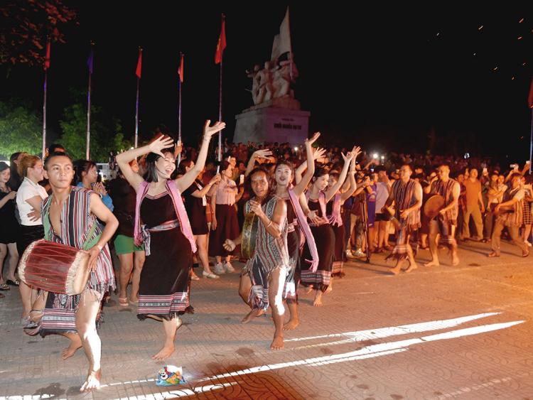 Trình diễn, trưng bày không gian di sản văn hóa H're ở Quảng Ngãi