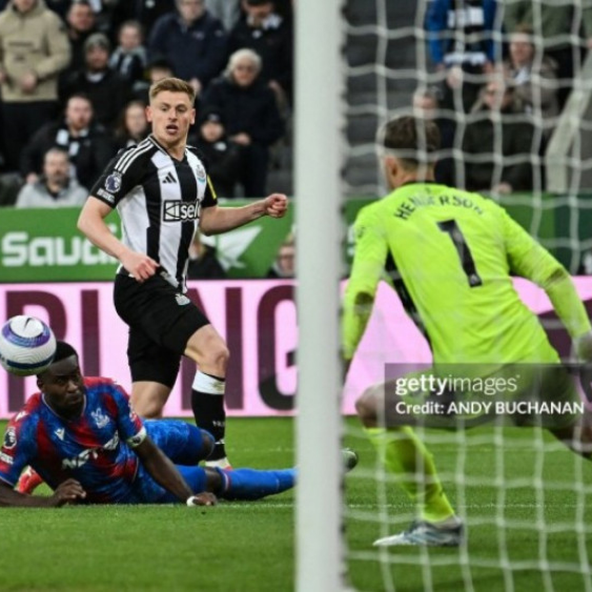  - Video bóng đá Newcastle - Crystal Palace: Phạt đền hỏng ăn, phản lưới cay đắng (Ngoại hạng Anh)