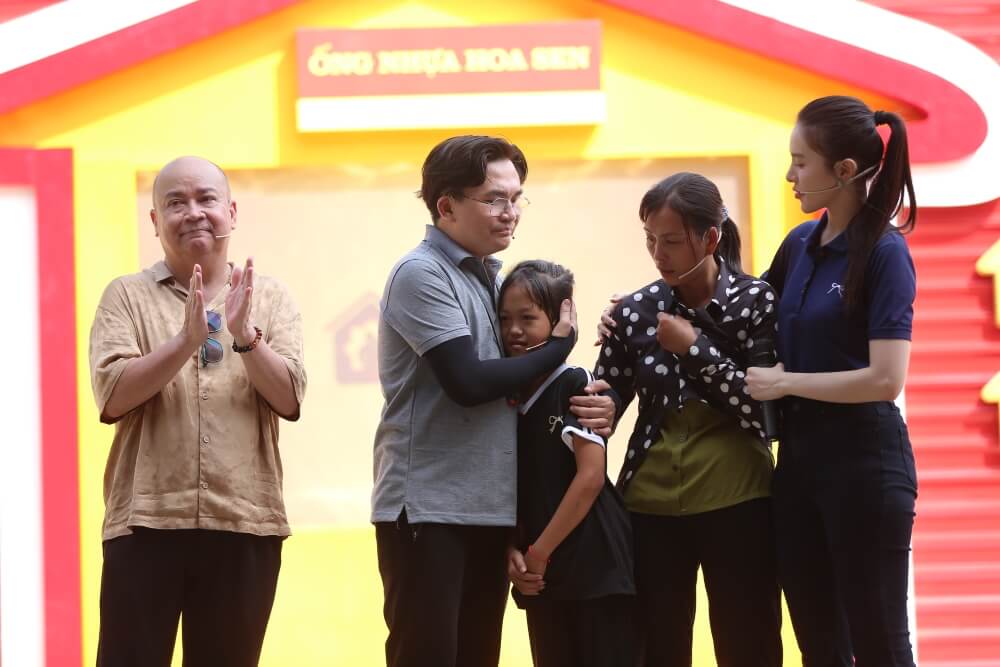 Đại Nghĩa, Hoàng Sơn và Hạnh Nguyên xót xa cho người mẹ bị ung thư gồng gánh gia đình khi chồng mất - 9