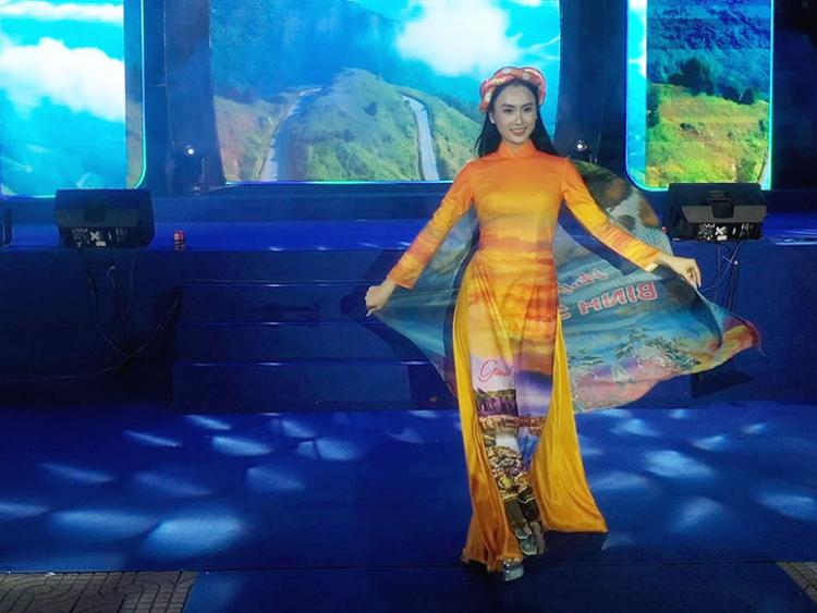 Mãn nhãn bộ sưu tập áo dài quảng bá hình ảnh Việt Nam tươi đẹp